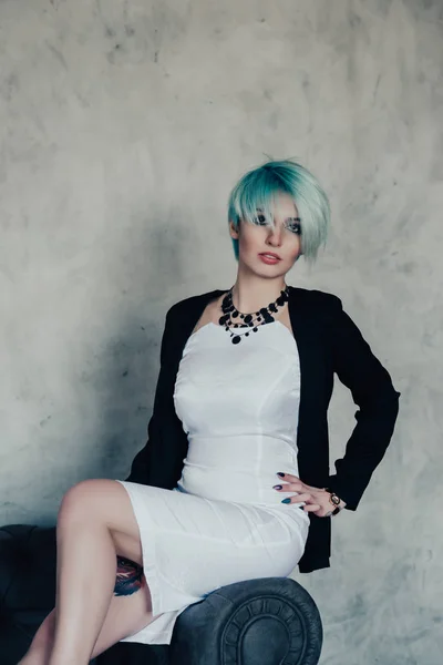 Ragazza Con Capelli Colorati Rigoroso — Foto Stock