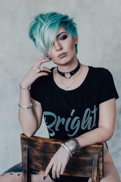 сексуальный рокер в студии
