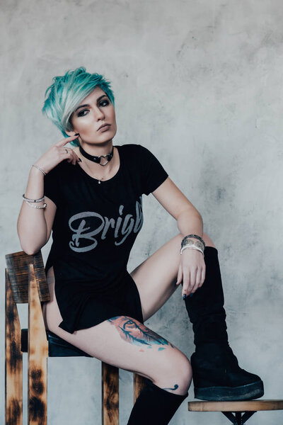 сексуальный рокер в студии
