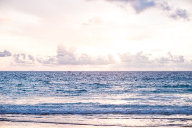 Tayland 'da günbatımı deniz