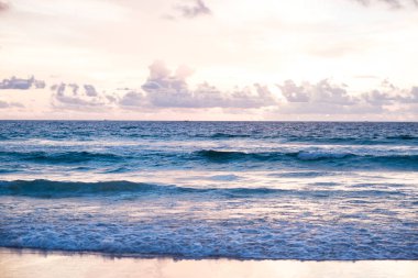 Tayland 'da günbatımı deniz