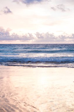 Tayland 'da günbatımı deniz