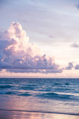 Tayland 'da günbatımı deniz