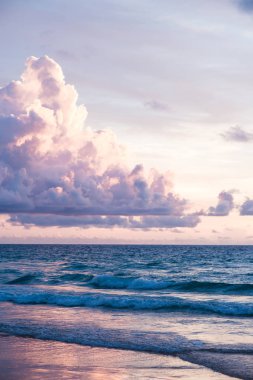 Tayland 'da günbatımı deniz