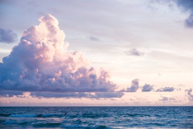 Tayland 'da günbatımı deniz