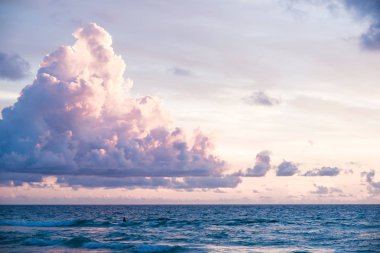 Tayland 'da günbatımı deniz