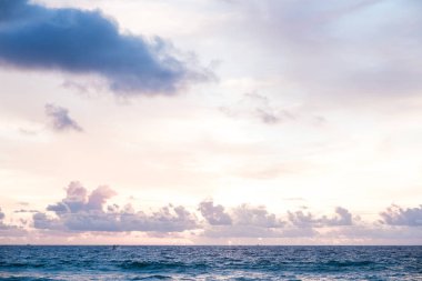 Tayland 'da günbatımı deniz