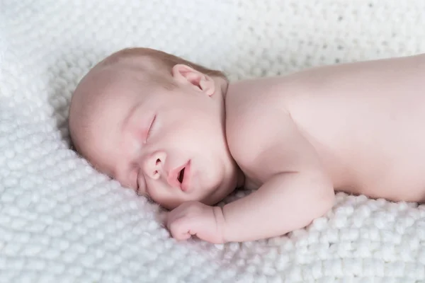 Pasgeboren Meisje Een Deken — Stockfoto