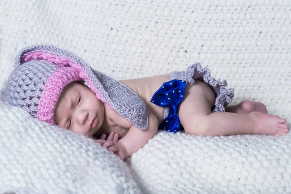 Niña Recién Nacida Una Manta —  Fotos de Stock