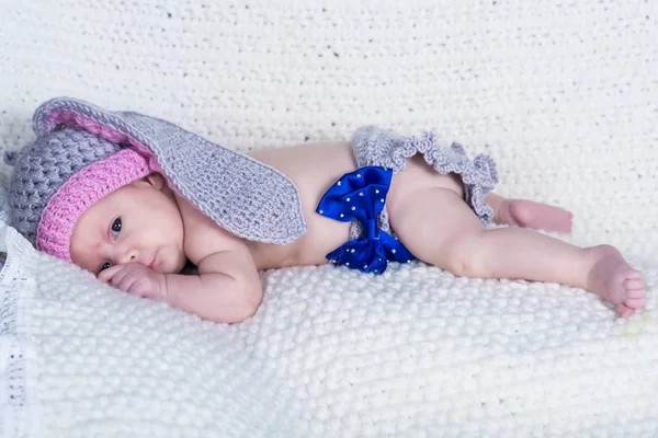 Bayi Perempuan Yang Baru Lahir Atas Selimut — Stok Foto