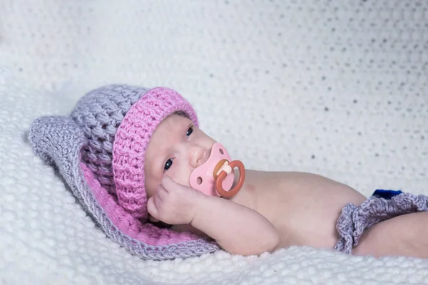 Niña Recién Nacida Una Manta — Foto de Stock