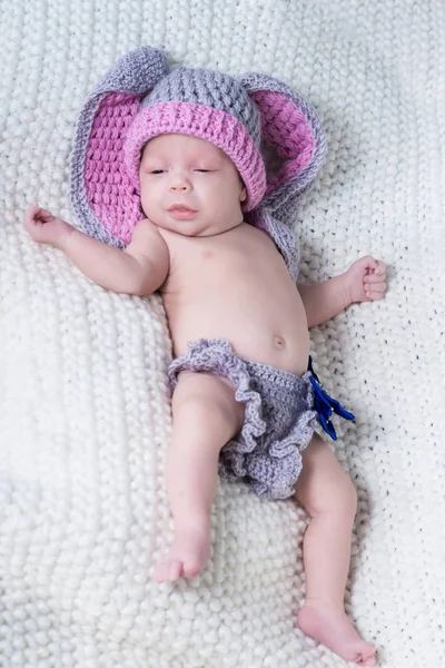 Bayi Perempuan Yang Baru Lahir Atas Selimut — Stok Foto