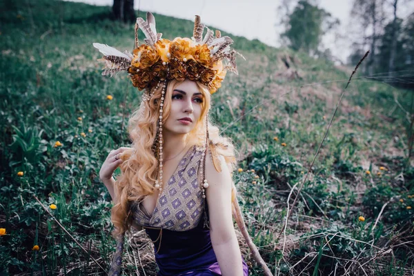 Nymphe Dans Les Bois Avec Des Lumières Florissantes — Photo