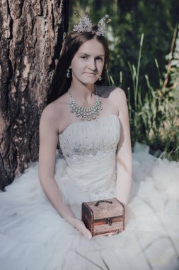 bir çam ormanında prenses