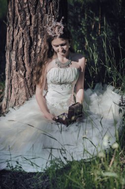 bir çam ormanında prenses