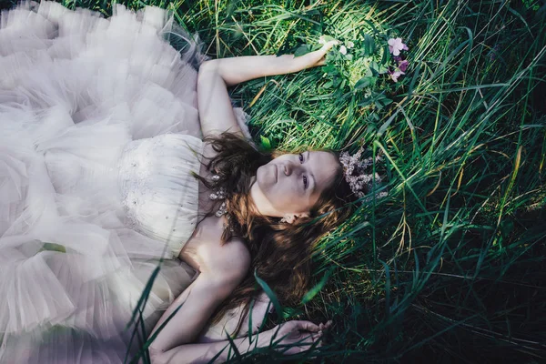 bir çam ormanında prenses