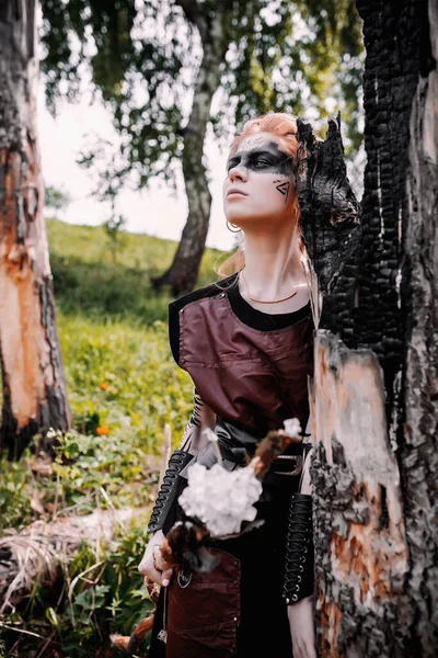 Fille Costume Scandinave Ethnique Dans Forêt — Photo