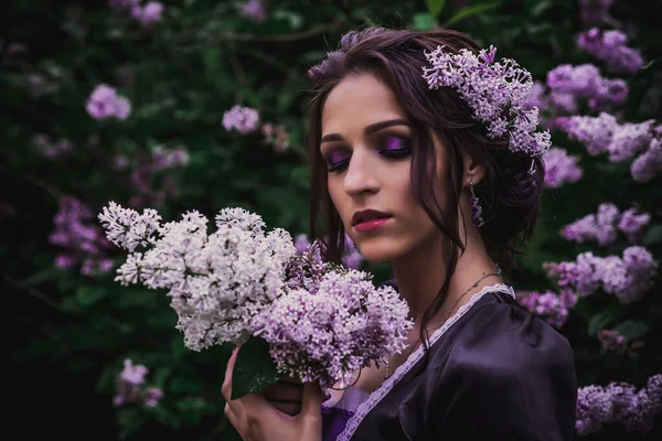 Signora Abito Barocco Nero Viola — Foto Stock