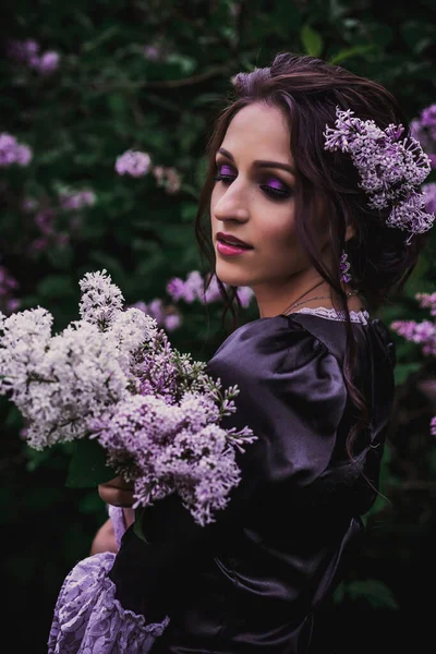 Dame Schwarz Lila Barockkleid — Stockfoto