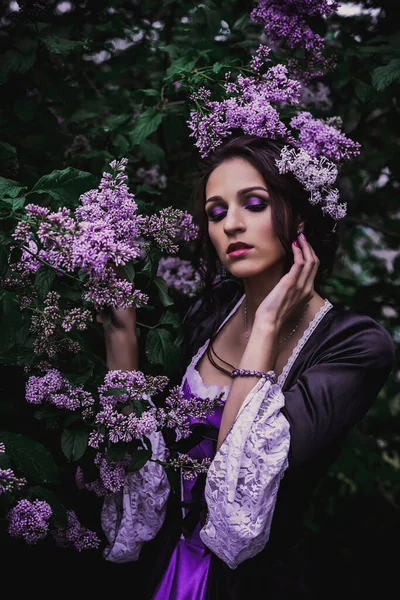 Dame Schwarz Lila Barockkleid — Stockfoto