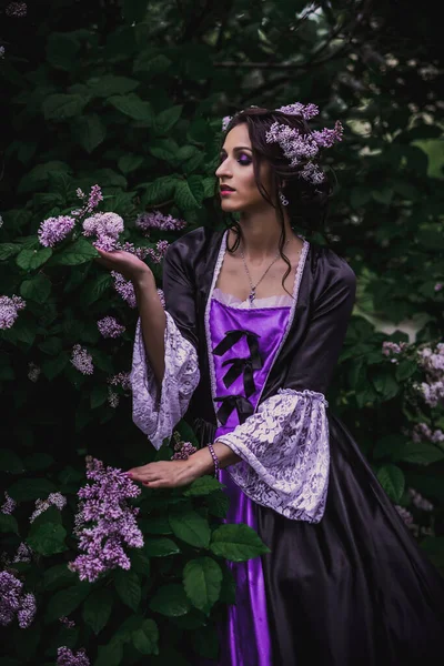 Lady Black Purple Baroque Dress — Stock Photo, Image