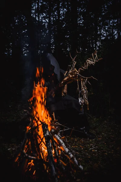 Hechicero Con Marcas Cuerpo Bosque —  Fotos de Stock