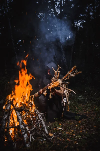 Sorcerer Marks His Body Forest — Stock Photo, Image