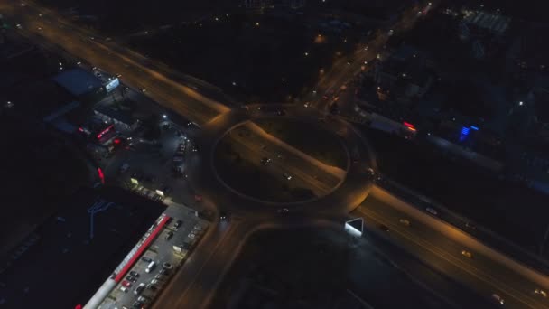 Tráfico de la ciudad durante la noche en Sofía — Vídeo de stock