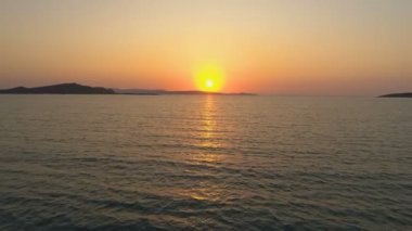 Güzel Şafak. Deniz Ufku Üzerinde GünDoğumu