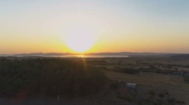 Yunan adası Limnos üzerinde deniz manzara gündoğumu büyük altın güneş