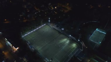 Bir Oyun Sırasında Fooball Field Birds Eye Havadan Görünümü Spor At Night Lit Up