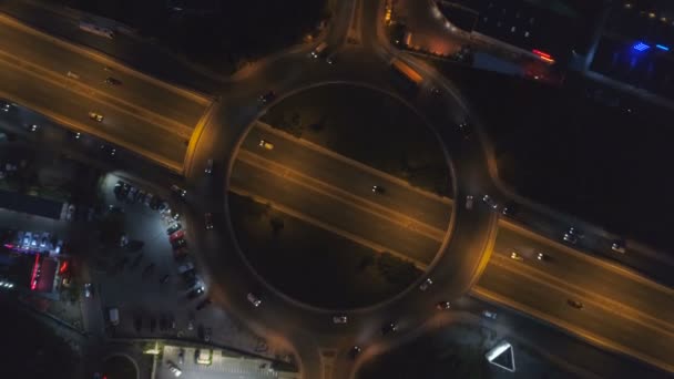 Gece ana yol üst görünümü. Sofya' da gece boyunca şehir trafiği, Bulgaristan — Stok video