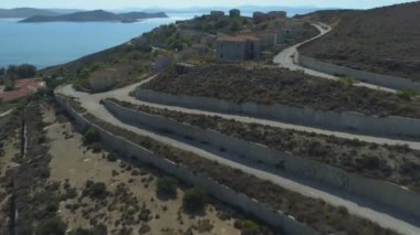 Yunan adası Lemnos'ta boş sokaklar ve terk edilmiş boş villalar