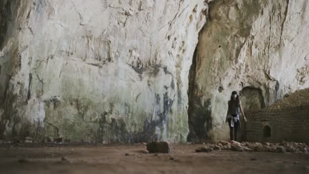 Exploration une grotte devetashka près de lovech — Video