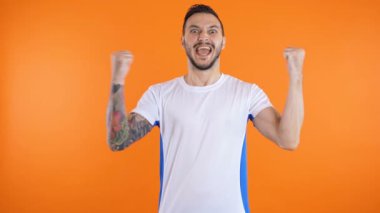 Zafer, mutluluk ve gol maç desteğindeki futbol taraftarlarının duygularını haykırıyor