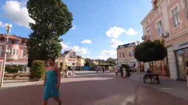 Varna, Bulgaristan - 09 08 2020: Varna Walkway Hiperlapse