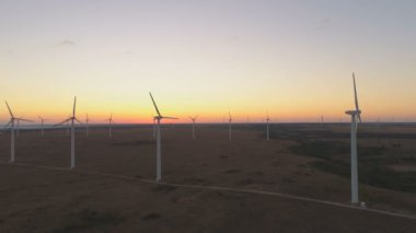 Bulgaristan 'da kıyı rüzgâr çiftliğinde rüzgar enerjisi üretiliyor