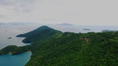 Ilha Grande, Brezilya orman Brezilya orman tepelik penninsula Havadan görünümü