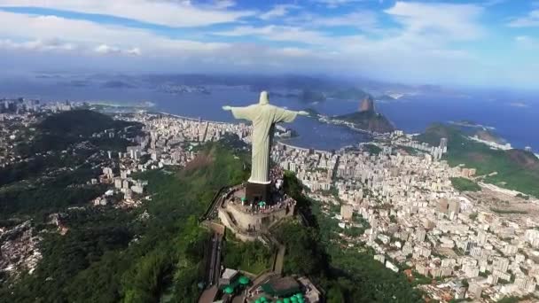 ブラジル キリストの贖い主とリオデジャネイロキリストの贖い主 コルコバド山とリオデジャネイロへの眺め — ストック動画