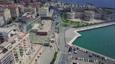 Civitavecchia Limanı'nda Sunny Day Civitavecchia limanının havadan görüntüleri, İtalya