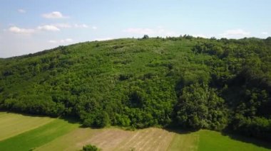 Kırsal Renkli Alanlar ve Kırsal Yeşil Ormanlar (Zabare, Topola, Sumadija) Kırsal Güneşli Günü Kırsal Yeşil Alanlar ve Hills Yeşil Alanlar ve Hills)