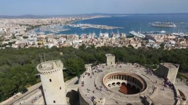 Bellver Kalesi - Palma de Mallorca - İspanya Majorca Adası'nda Palma şehrinde ünlü Bellver Kalesi'nin havadan görünümü, Balear Adaları,