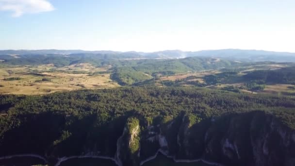 Mooie Meanders Van Rivier Uvac Servië Een Zonnige Zomerdag Luchtfoto — Stockvideo