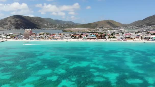 加勒比海和海岸线鸟瞰图 大湾海滩 菲利普斯堡 圣马丁 圣马丁 加勒比海群岛的空中镜头 — 图库视频影像