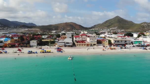 Martin Linda Praia Água Azul Turquesa Philipsburg Front Street Vista — Vídeo de Stock