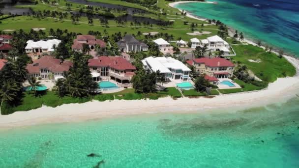 Paradise Island Bahamas Белый Песок Бирюзовая Вода Поле Гольфа Берегу — стоковое видео