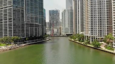 Downtown Miami, Brickell ve Brickell Key'deki iş binaları Downtown Miami, Brickell ve Brickell Key'deki Iş binalarının havadan görünümü