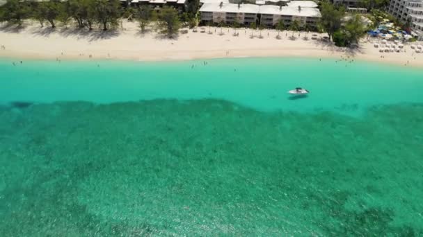 Grand Cayman Piękny Słynny Seven Mile Plaża Aerial Shot Pięknej — Wideo stockowe