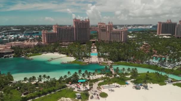 Paradiesinsel Bahamas Berühmter Atlantis Königliche Türme Resort Luftaufnahme Auf Dem — Stockvideo