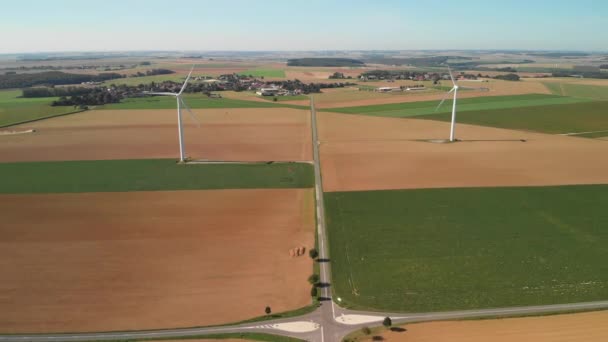 Turbinas Eólicas Campos Cultivo Francia Aerial Motion Shot Wind Turbines — Vídeo de stock